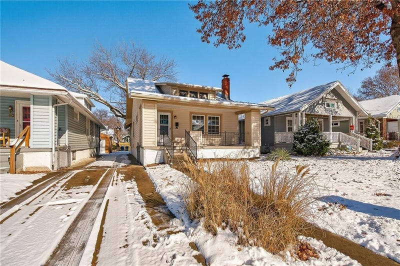 38 74th Ter, Kansas City, MO 64114