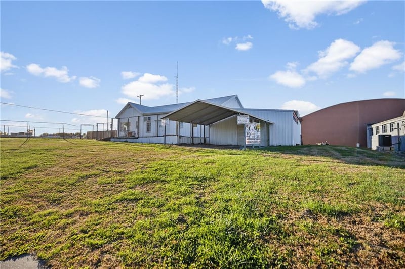 131 8th St, Trenton, MO 64683