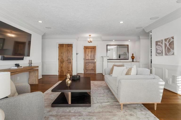 121 W 48th St #2005, Kansas City, MO 64112