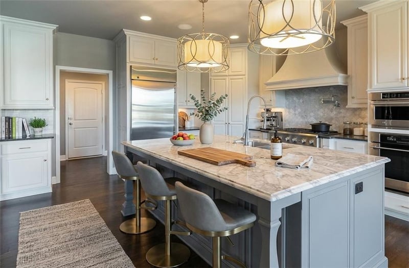 15701 Canterbury St, Overland Park, KS 66224