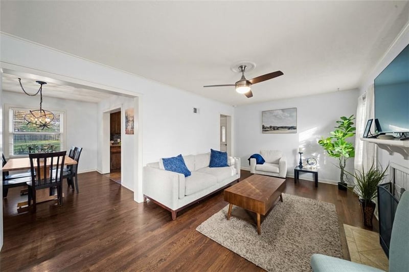 218 97th St, Kansas City, MO 64114