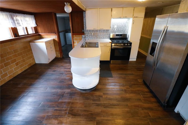 4910 Clover Rd, St Joseph, MO 64505