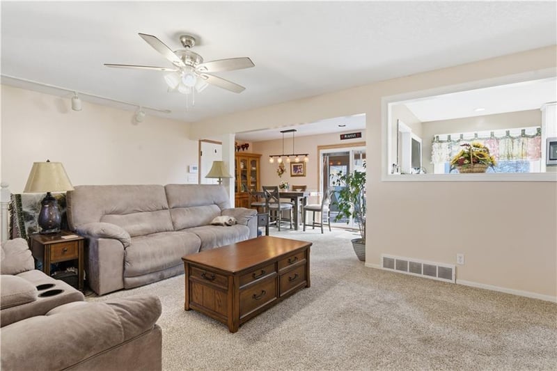 9207 97th St, Overland Park, KS 66212