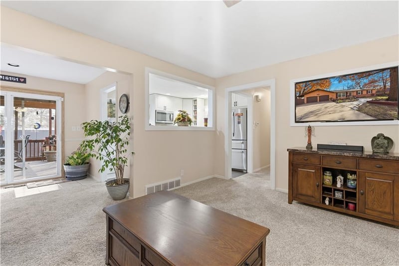 9207 97th St, Overland Park, KS 66212