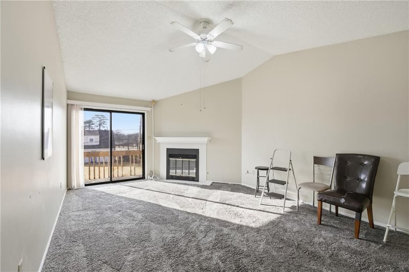 8139 Holmes Rd #202, Kansas City, MO 64131