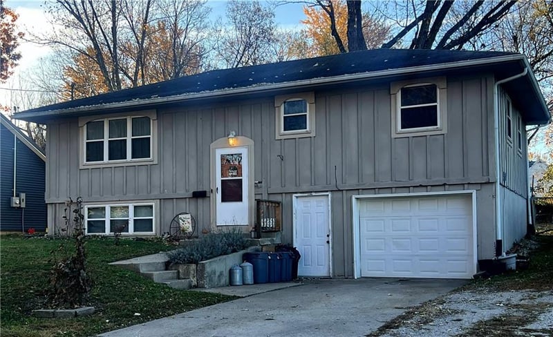 415 Buchanan St, Richmond, MO 64085