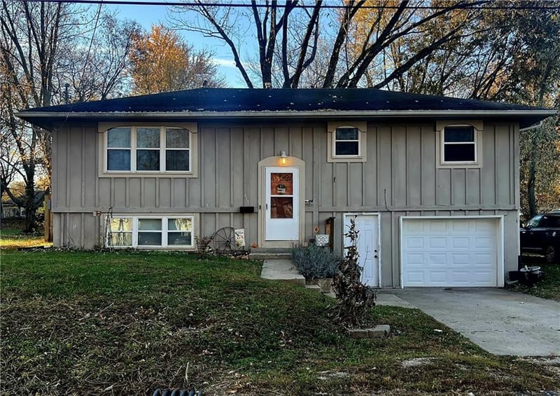 415 Buchanan St, Richmond, MO 64085