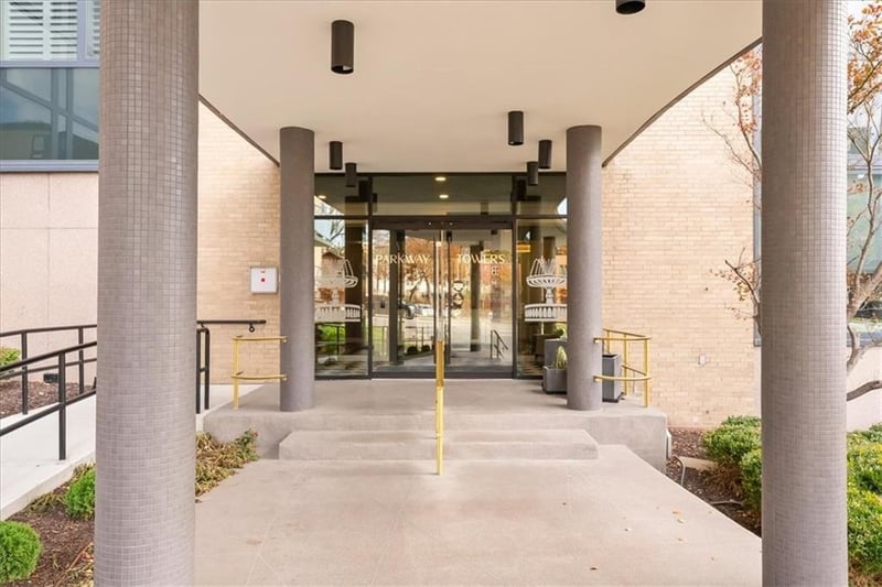 4545 Wornall Rd #LE-3, Kansas City, MO 64111