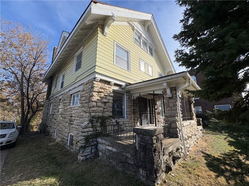 3235 Garfield Ave, Kansas City, MO 64109