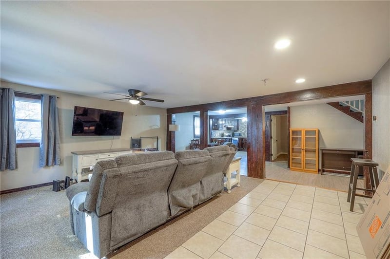 7444 Barnes Dr, Kansas City, KS 66109