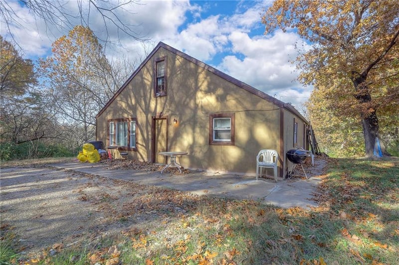 7444 Barnes Dr, Kansas City, KS 66109