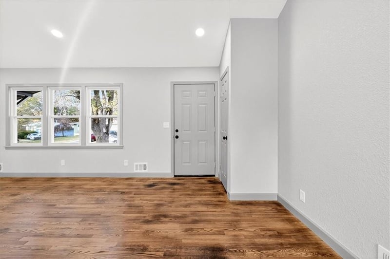 403 Howard Ave, Lee's Summit, MO 64063