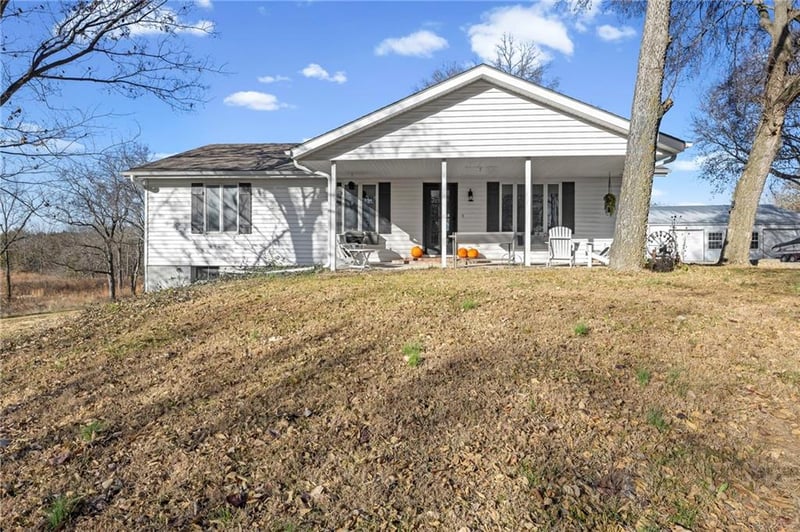 20065 Mclouth Rd, Tonganoxie, KS 66086