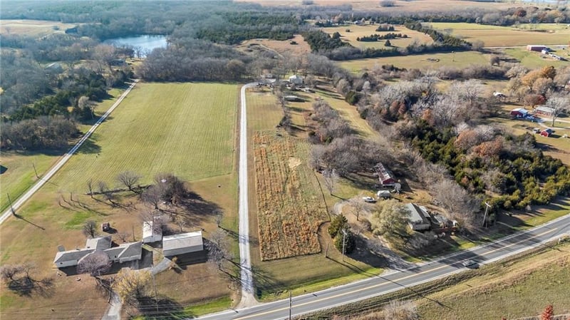 20065 Mclouth Rd, Tonganoxie, KS 66086