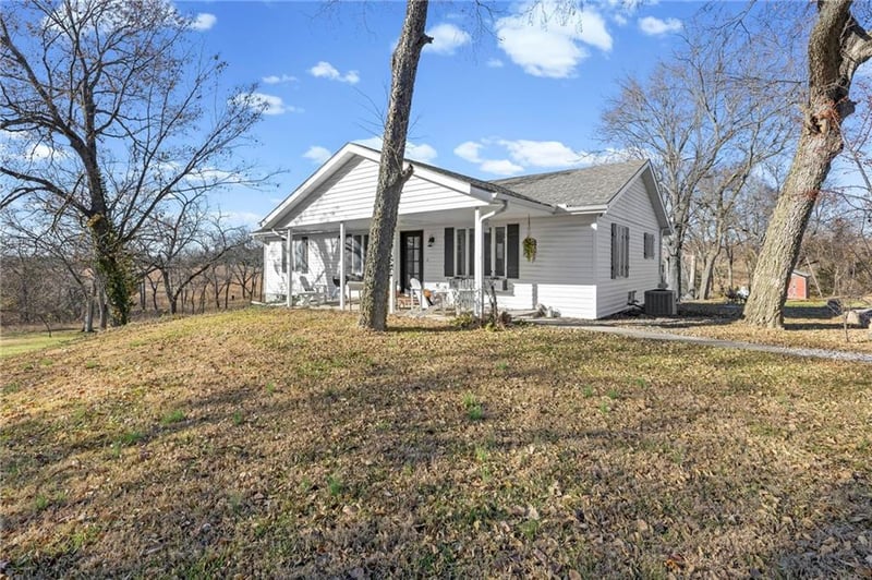 20065 Mclouth Rd, Tonganoxie, KS 66086