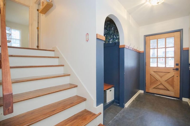 9911 Floyd St, Overland Park, KS 66212