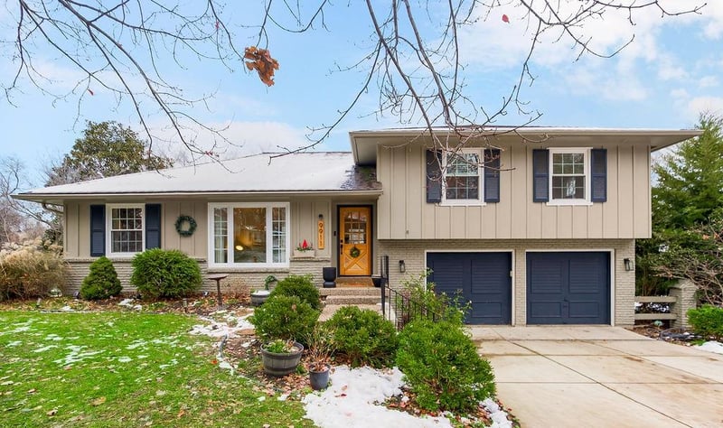 9911 Floyd St, Overland Park, KS 66212