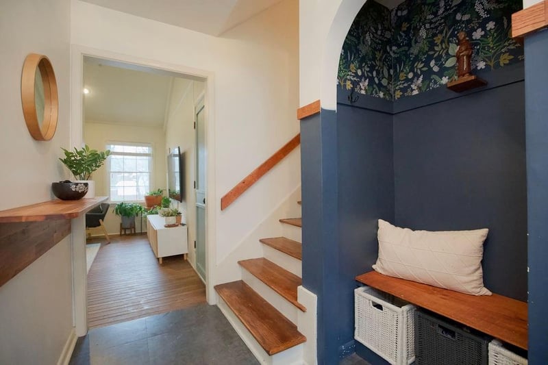 9911 Floyd St, Overland Park, KS 66212