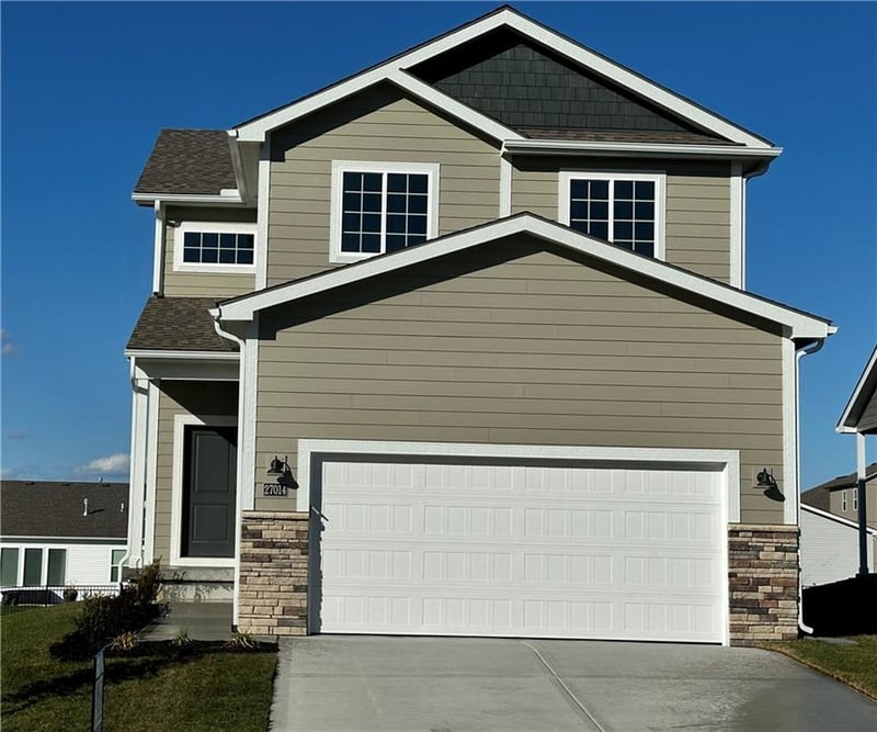 27020 Olive Dr, Lee's Summit, MO 64086