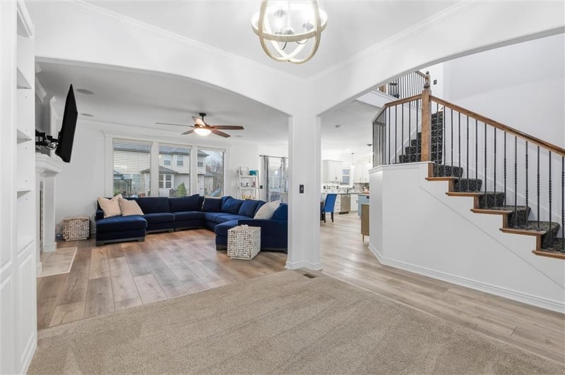 313 Eagles Ridge Dr, Blue Springs, MO 64014