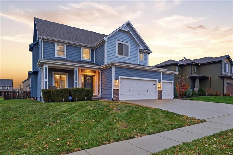 313 Eagles Ridge Dr, Blue Springs, MO 64014