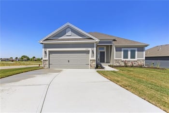 11436 N Auburndale Cir, Kansas City, MO 64157