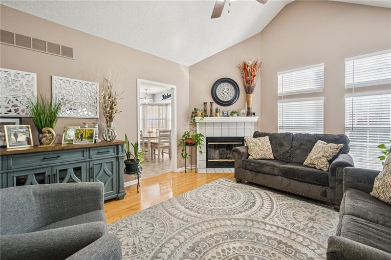 107 Rock Creek Dr, Grain Valley, MO 64029