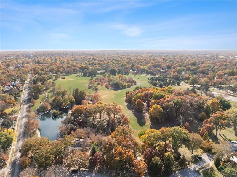 4950 Central #307 St, Kansas City, MO 64112