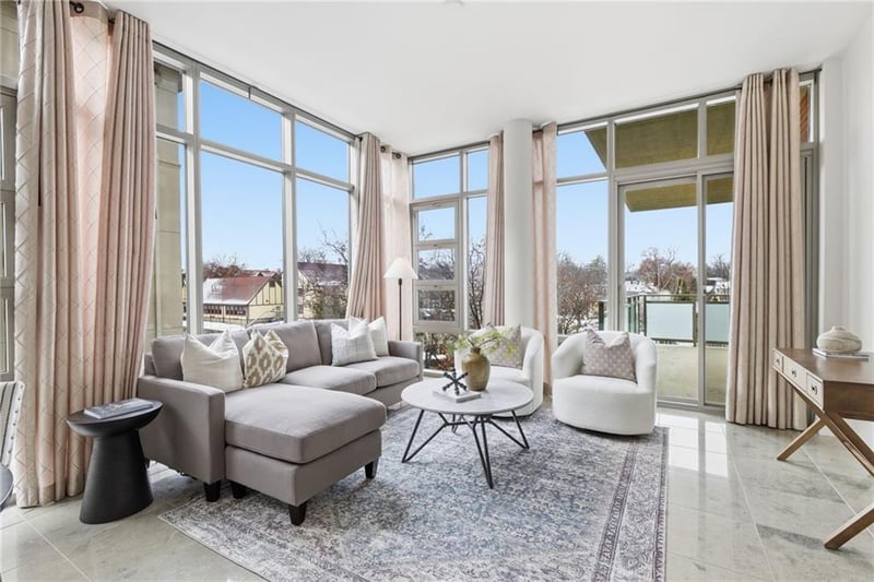 4950 Central #307 St, Kansas City, MO 64112