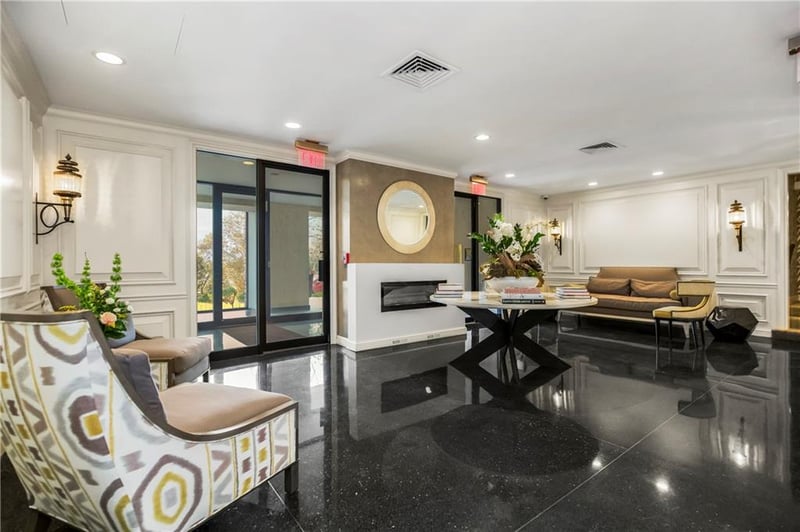 4740 Roanoke Pw #201, Kansas City, MO 64112