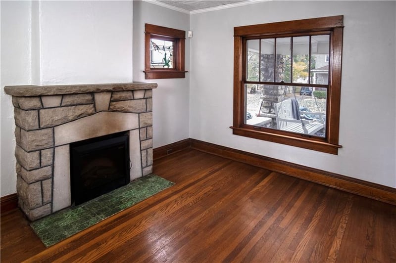 4201 Holly St, Kansas City, MO 64111