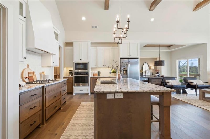 821 Bridgeshire Dr, Raymore, MO 64083