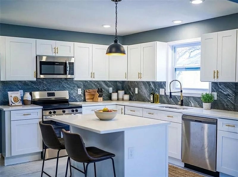 7412 Strathbury Ave, Kansas City, MO 64151