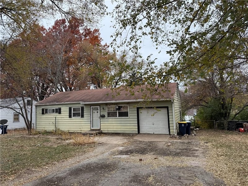 8618 Corrington St, Kansas City, MO 64138