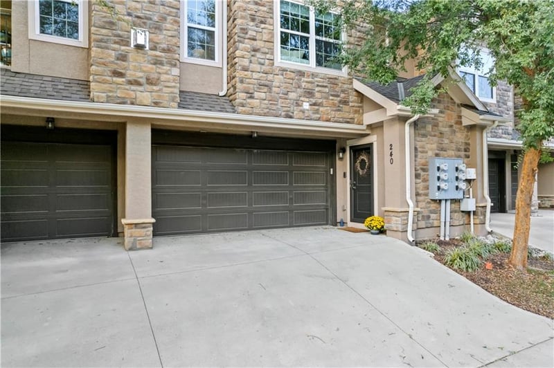 16009 Fontana St #240, Overland Park, KS 66085