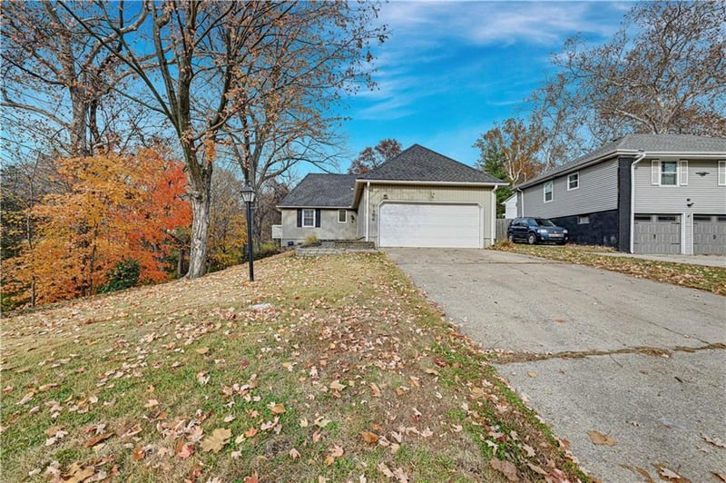 1406 52nd Ter, Kansas City, MO 64118