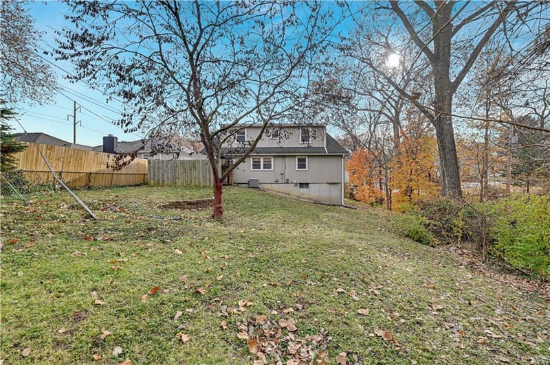 1406 52nd Ter, Kansas City, MO 64118