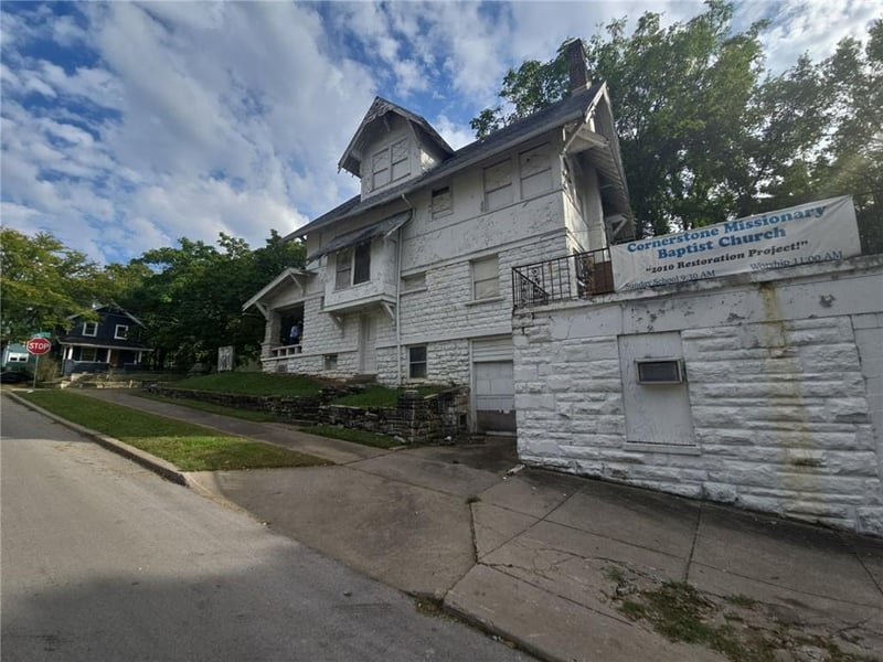 2911 37th St, Kansas City, MO 64128