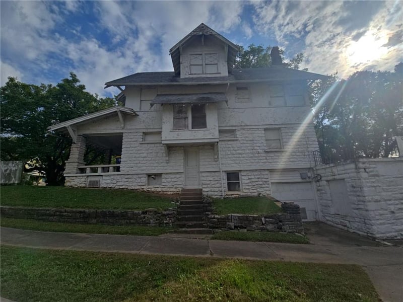 2911 37th St, Kansas City, MO 64128