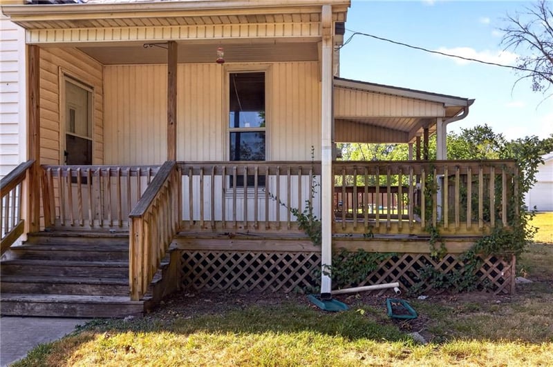 939 N Lynn St, Nevada, MO 64772
