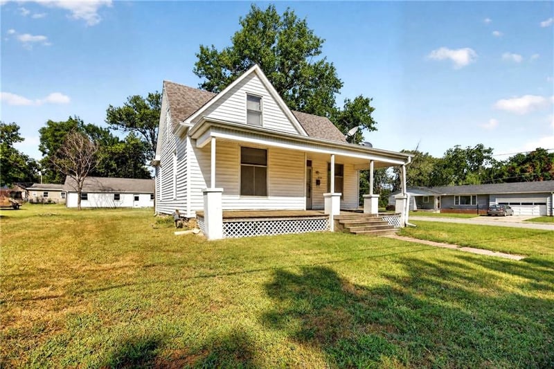 939 N Lynn St, Nevada, MO 64772