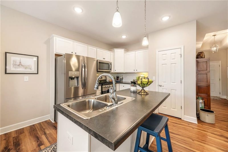 9458 Lenox Ave, Kansas City, MO 64154