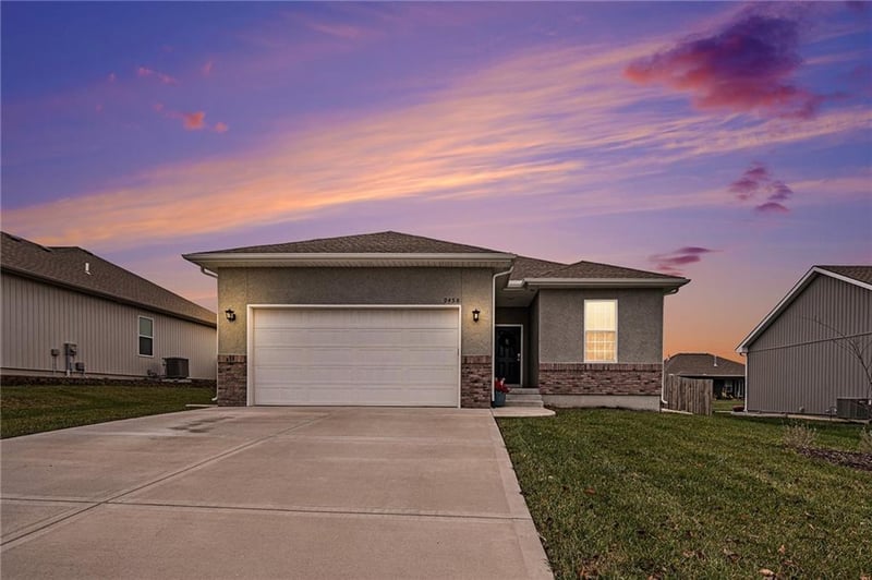 9458 Lenox Ave, Kansas City, MO 64154