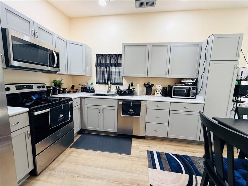 6800 58th St, Kansas City, MO 64129