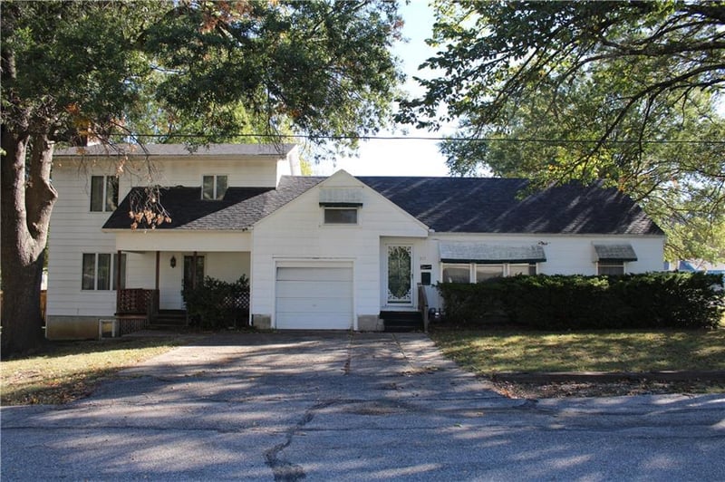 2011 English St, Pittsburg, KS 66762