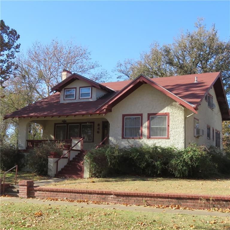 846 Sycamore St, Iola, KS 66749