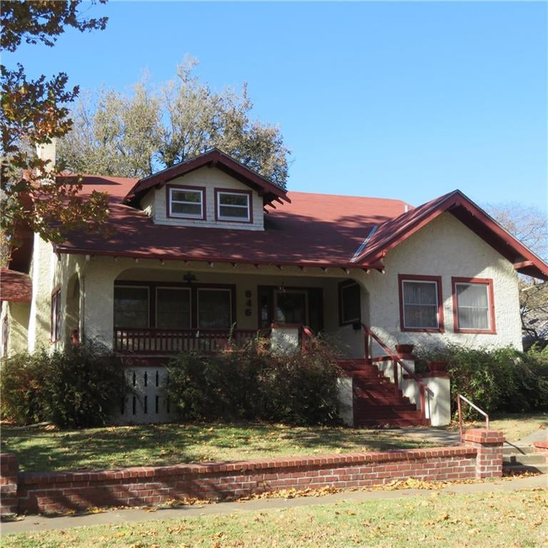 846 Sycamore St, Iola, KS 66749