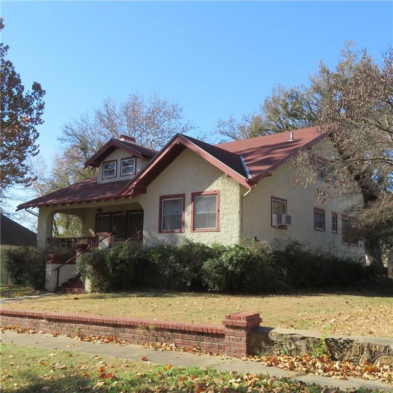 846 Sycamore St, Iola, KS 66749