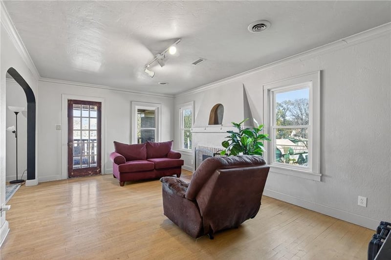 5024 Woodland Ave, Kansas City, MO 64110