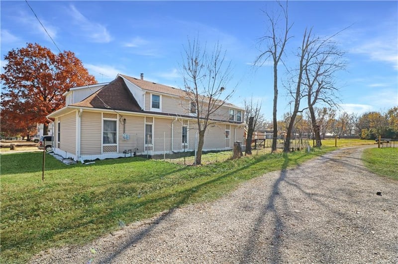 103 3rd St, Garden City, MO 64747